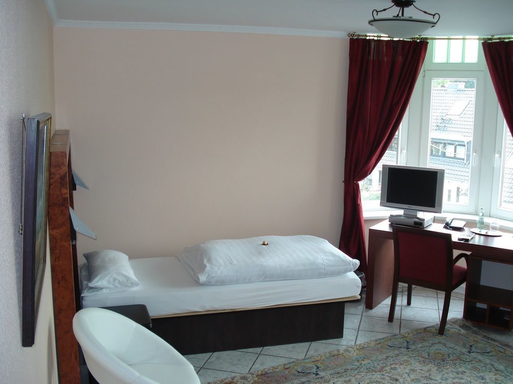 Hotel Barbarossa Classic Ratingen Exterior photo